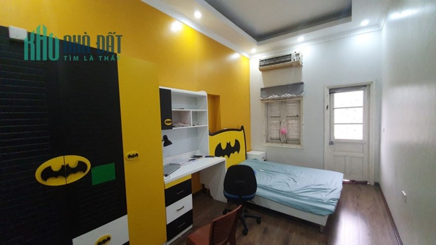 Bán nhà Mai Động, 3 tầng, 5 phòng rộng, Dt 102m, giá hơn 9 tỷ.