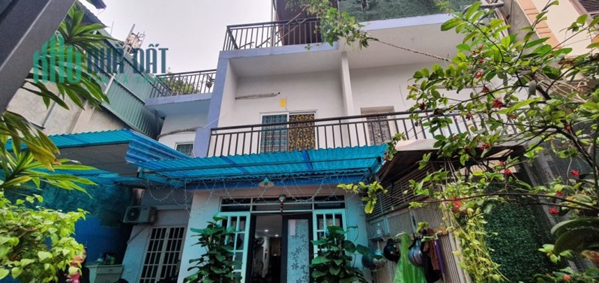 Bán nhà Mai Động, 3 tầng, 5 phòng rộng, Dt 102m, giá hơn 9 tỷ.