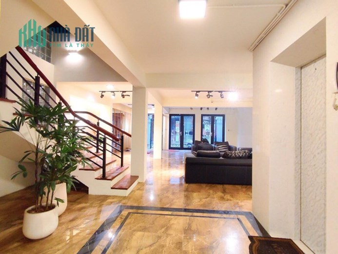 Bán nhà Đường Láng Láng Thượng110m 5 tầng ngõ thông nhiều hướng nhà đẹp ở ngay 13.6 tỷ lh 0975124520