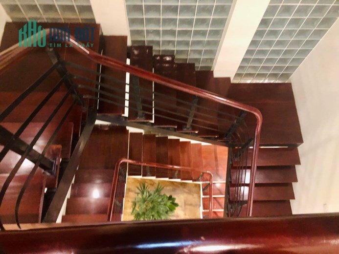Bán nhà Đường Láng Láng Thượng110m 5 tầng ngõ thông nhiều hướng nhà đẹp ở ngay 13.6 tỷ lh 0975124520