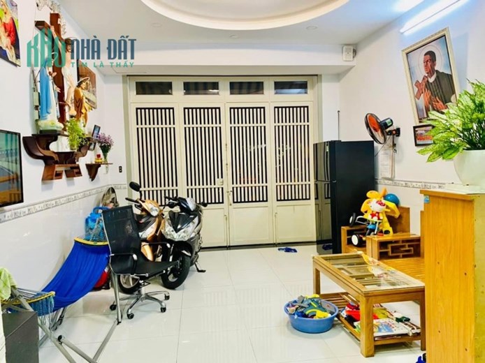 bán nhà 3 tầng đường lê sát, hẻm xe hơi 8m, 37m2 chỉ 5.9 tỷ, sổ nở hậu
