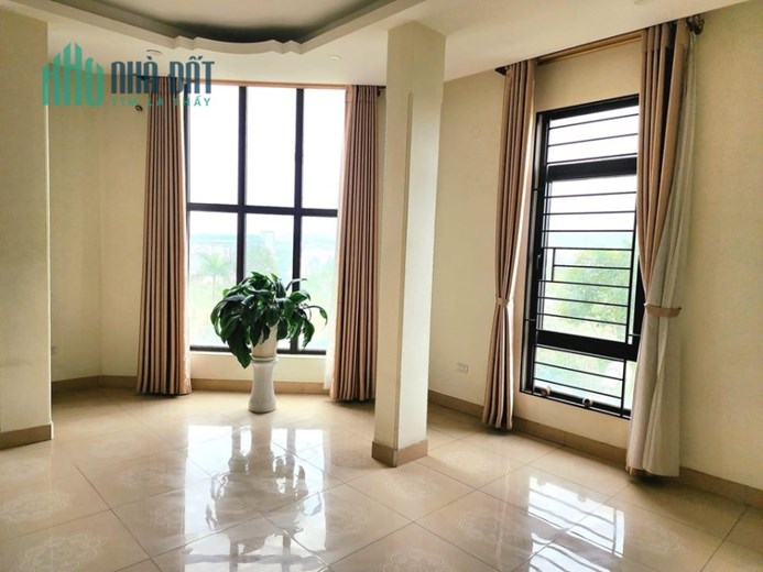 Bán nhà Cầu Giấy-Trung Kính to, lô góc 17m mặt tiền, dt 68m x 4 tầng, Phân lô ôtô tránh, kd vp, 24