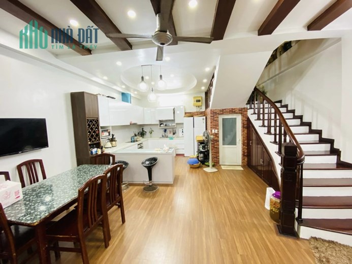 Bán Nhà Siêu Phẩm Ngõ 189 Nguyễn Ngọc Vũ - Cầu Giấy. Giá chỉ nhỉnh 8tỷ