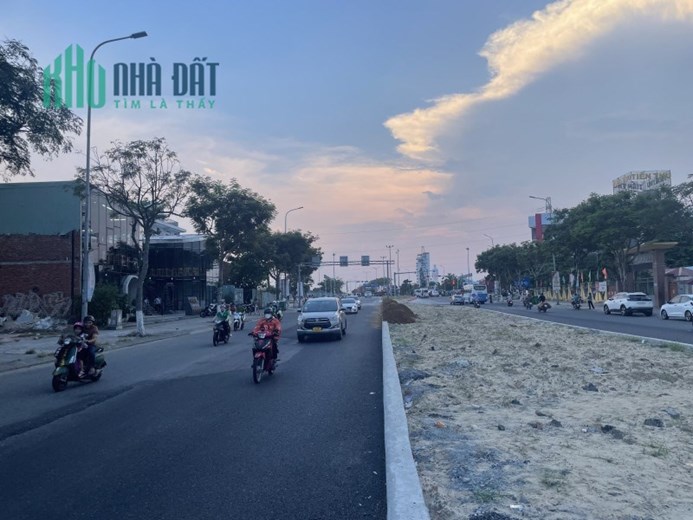 Tin Hot Khách sạn căn hộ 6 tầng mặt tiền Hồ Xuân Hương