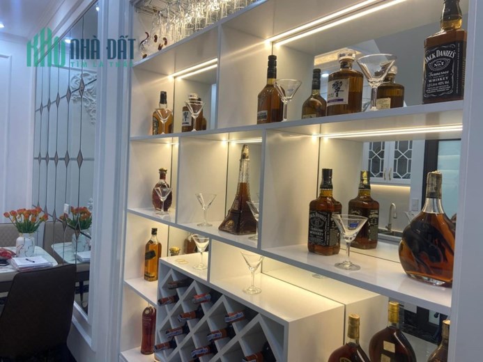 GẦN 20 Tỷ - SỞ HỮU BIỆT THỰ ĐẸP BA ĐÌNH - 98m2, GARA Ô TÔ - TIỆN NGHI, SANG TRỌNG