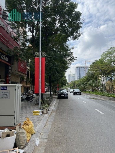 Bán đất tặng nhà Lạc Long Quân, Tây Hồ. DT 273m2; giá 75 tỷ. Phương