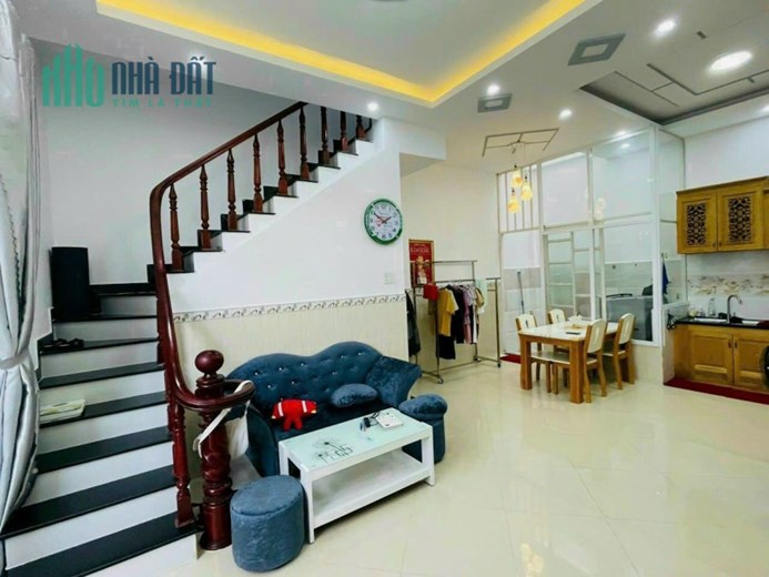 Bán nhà Cổ Nhuế 2, Mercedes đỗ cửa, 44m2  5. 4 Tỷ Cho Thuê 20tr/th.
