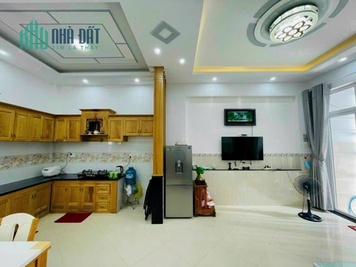 Bán nhà Cổ Nhuế 2, Mercedes đỗ cửa, 44m2  5. 4 Tỷ Cho Thuê 20tr/th.