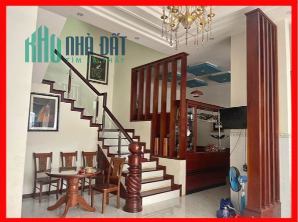 Bán nhà Bà Triệu 5.5 tỷ x 4 tầng, 50m2. PHÂN LÔ - Ô TÔ TRÁNH VÀO NHÀ - 2 THOÁNG - KHU VỰC HIẾM NHÀ