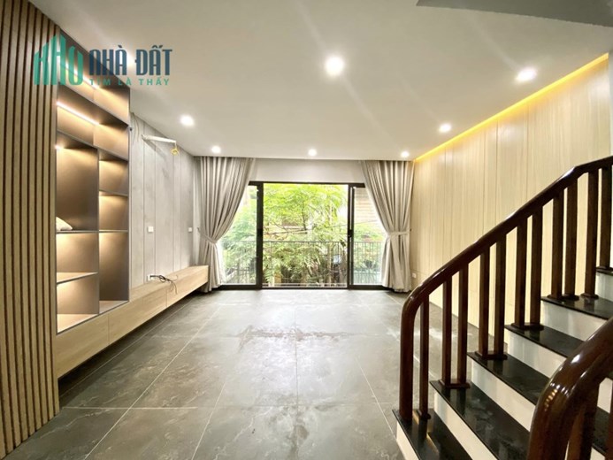 Nhà phân lô Nguyễn Văn Cừ, Long Biên, 62m x 6 tầng, gara ô tô, thang máy, 11 tỷ nhỉnh