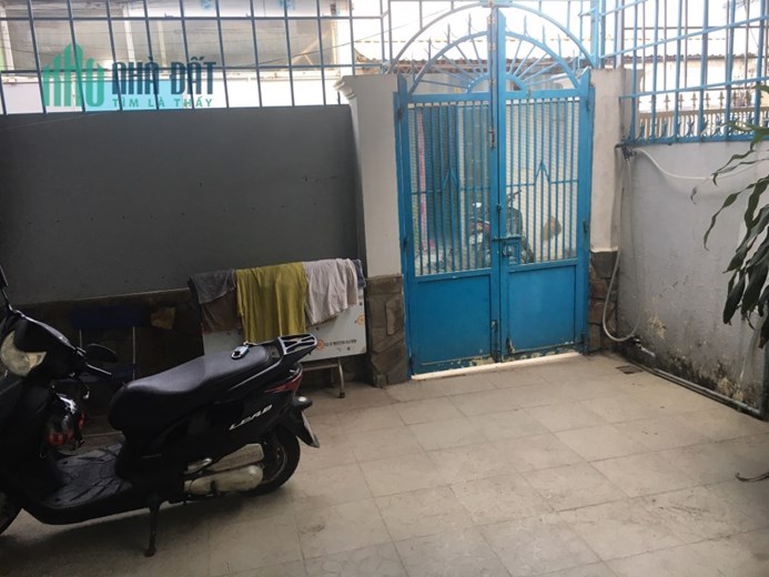 Mình cần bán ngôi nhà ở đường 40 sát chợ Hiệp Bình