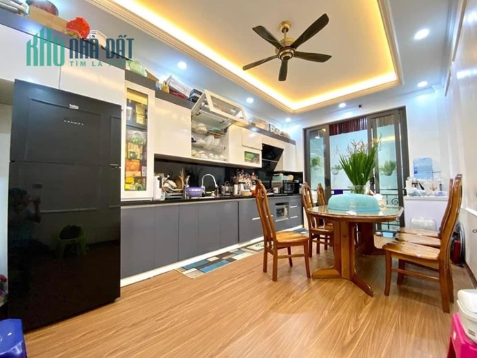 BÁN NHÀ #NGUYỄN_CHÍ_THANH cạnh Đài Truyền Hình VTV. 45m2 Có Ban Công. Full Đồ Cao Cấp 5.32tỷ