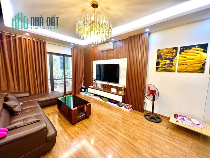 Bán nhà riêng chính chủ, 65m Đống Đa, giá 12,5 tỷ, ngõ thông, ô tô, 1 nhà ra phố. Ở ngay.
