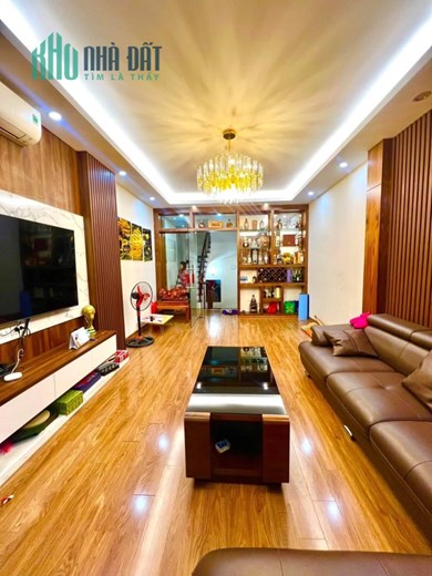 Bán nhà riêng chính chủ, 65m Đống Đa, giá 12,5 tỷ, ngõ thông, ô tô, 1 nhà ra phố. Ở ngay.