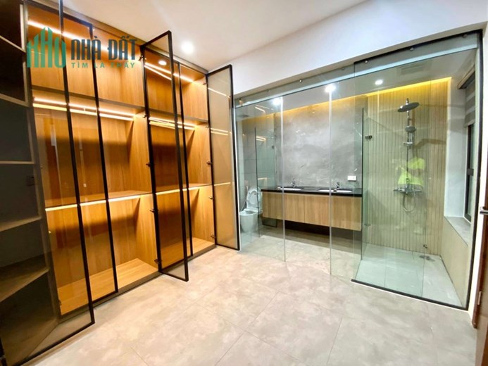 Nhà Bồ Đề, Long Biên, ô tô vào nhà, hướng đông nam thoáng, 65m2x 6 tầng, mặt: 5m, 11 tỷ 2