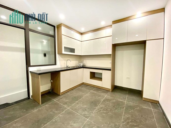 Nhà Bồ Đề, Long Biên, ô tô vào nhà, hướng đông nam thoáng, 65m2x 6 tầng, mặt: 5m, 11 tỷ 2