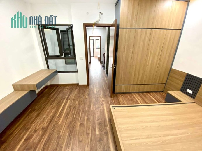 Nhà Bồ Đề, Long Biên, ô tô vào nhà, hướng đông nam thoáng, 65m2x 6 tầng, mặt: 5m, 11 tỷ 2
