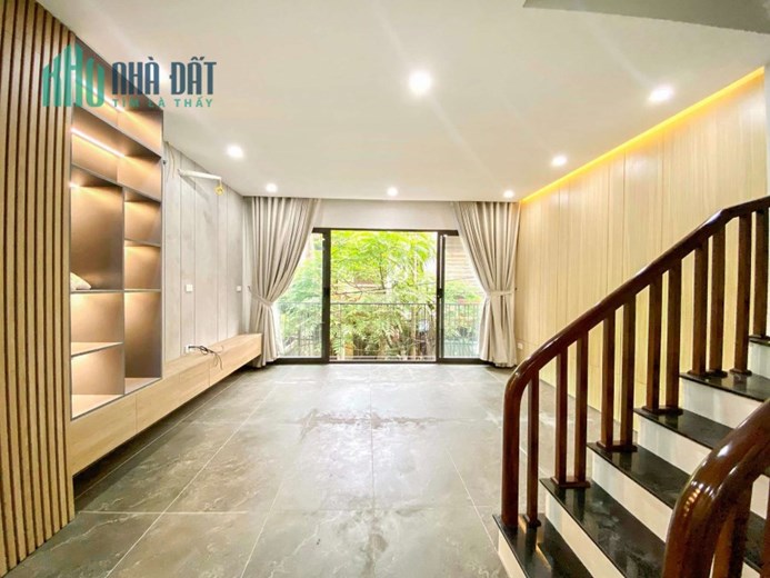 Nhà Bồ Đề, Long Biên, ô tô vào nhà, hướng đông nam thoáng, 65m2x 6 tầng, mặt: 5m, 11 tỷ 2