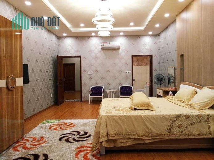 Bán nhà Mặt tiền đường Ngô Thế Vinh, Quận Hải Châu. Nhà 3 tầng, DT 218 m2. Đường 5,5 m. Gần Sân bay