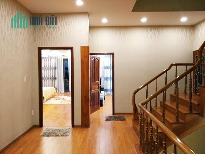 Bán nhà Mặt tiền đường Ngô Thế Vinh, Quận Hải Châu. Nhà 3 tầng, DT 218 m2. Đường 5,5 m. Gần Sân bay