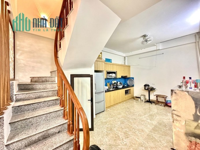 Bán nhà Phạm Ngọc Thạch, 47m2, 3T, MT 5,2m, ô tô, nhỉnh 3 tỷ, lh 0966037496