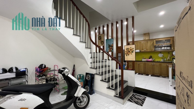 Bán nhà Phạm Ngọc Thạch Ở LUÔN 50m2 x 3T, 3.8 tỷ, ngõ thông, Lh 0966037496