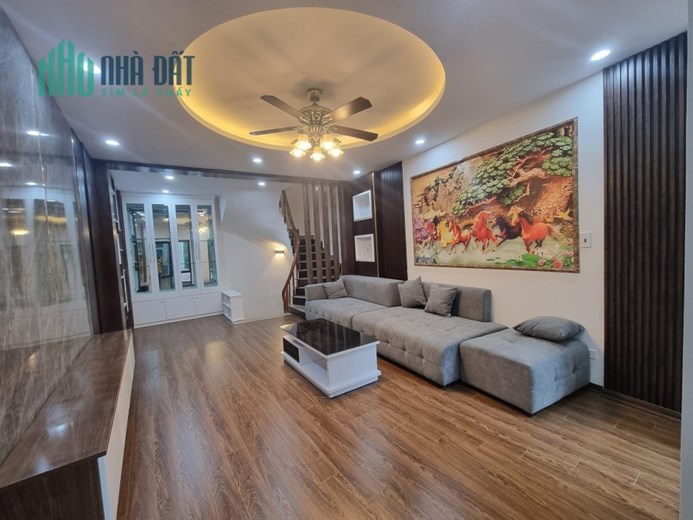 Bán nhà Pháo Đài Láng110m 5 tầng ngõ thông ô tô nhà đẹp ở ngay 13.6 tỷ lh 0975124520
