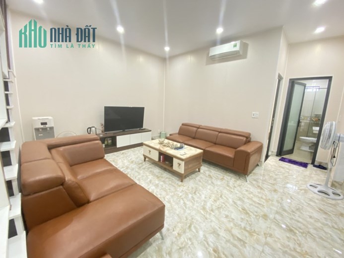Bán nhà Mặt tiền đường Tiểu La, Quận Hải Châu. Nhà 3 tầng, DT 100 m2. Đường Ô tô. Gần Công viên