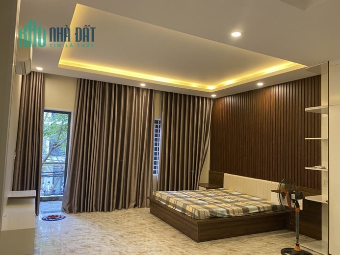 Bán nhà Mặt tiền đường Tiểu La, Quận Hải Châu. Nhà 3 tầng, DT 100 m2. Đường Ô tô. Gần Công viên