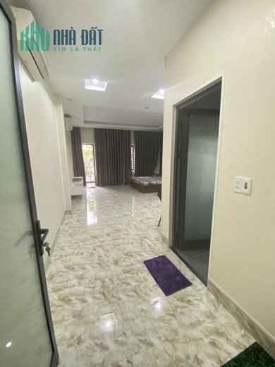 Bán nhà Mặt tiền đường Tiểu La, Quận Hải Châu. Nhà 3 tầng, DT 100 m2. Đường Ô tô. Gần Công viên
