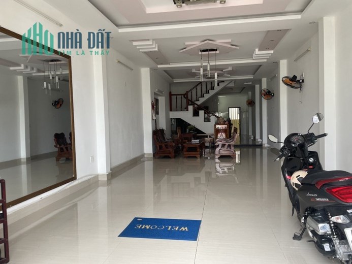 Bán nhà Mặt tiền đường Nguyễn Lộ Trạch, Quận Hải Châu. Nhà 4 tầng, DT 112 m2. Đường 7,5 m. Phố đi