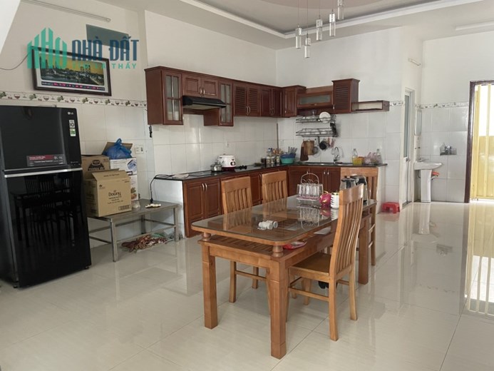 Bán nhà Mặt tiền đường Nguyễn Lộ Trạch, Quận Hải Châu. Nhà 4 tầng, DT 112 m2. Đường 7,5 m. Phố đi