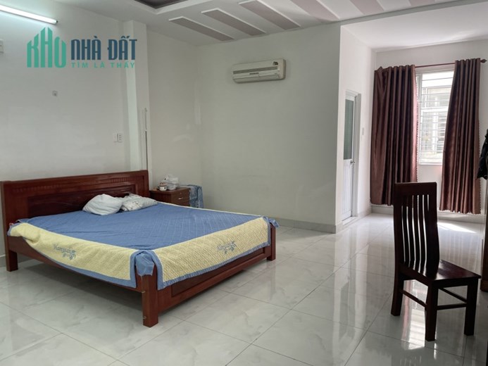 Bán nhà Mặt tiền đường Nguyễn Lộ Trạch, Quận Hải Châu. Nhà 4 tầng, DT 112 m2. Đường 7,5 m. Phố đi