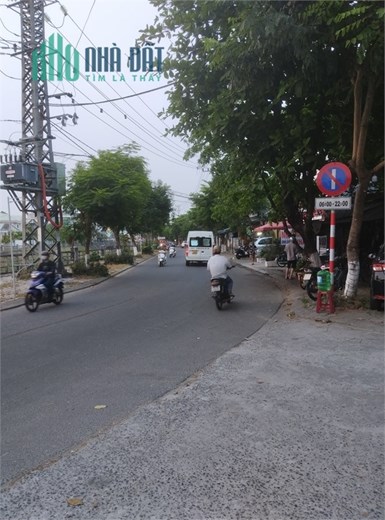 Bán nhà Cổng Khu Công nghiệp Hòa Cầm diện tích đất rộng, kiệt ô tô thông thoáng giá rẻ