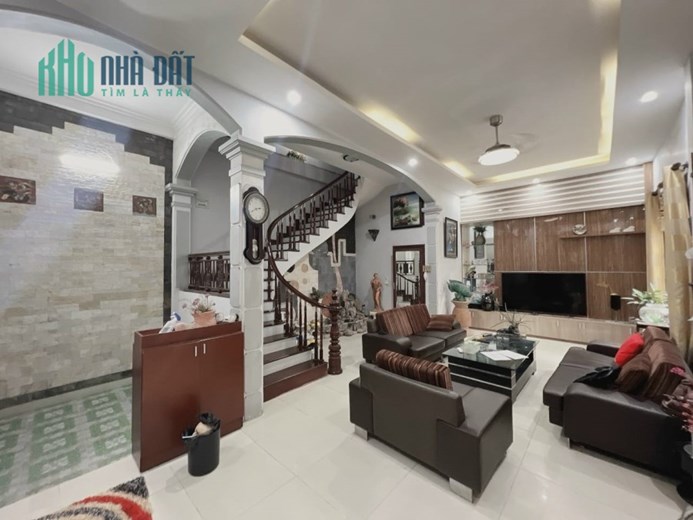 SIÊU PHẨM !! XEM NGAY nhà ở phố Cầu Giấy 60m2 5 tầng đẹp DÂN XÂY TẶNG NỘI THẤT VIP, NGÕ THÔNG