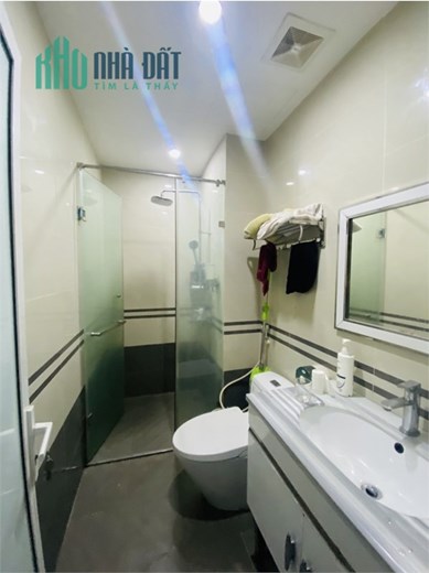 Bán nhà phân lô Hoàng Cầu, ô tô, vỉa hè 50m2, MT4m, 5 tầng, 13,5 tỷ.