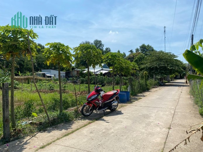 Chính chủ bán 922m2 đất ô tô đỗ trước đất.