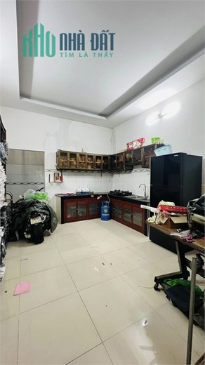 Nhà ngộp Tân Hương, Tân Phú – Sát chợ, HXH, 105m2, 2 tầng, chỉ 70tr/m2