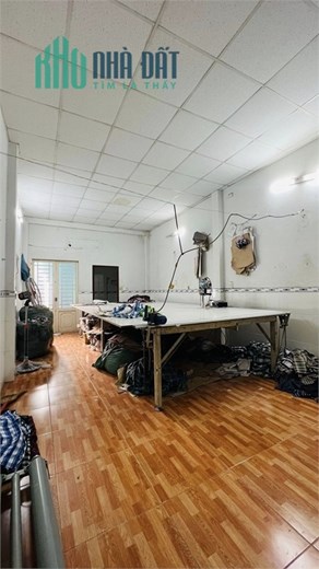Nhà ngộp Tân Hương, Tân Phú – Sát chợ, HXH, 105m2, 2 tầng, chỉ 70tr/m2