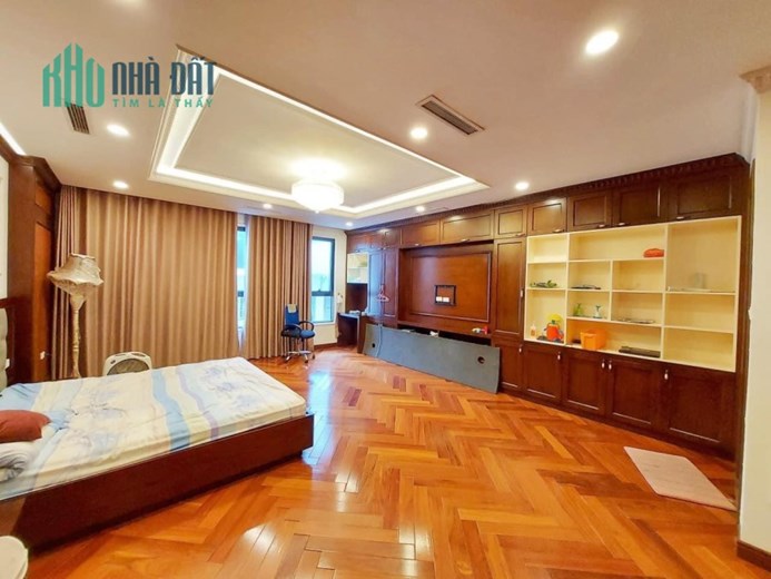 NHÀ ĐẸP ở ngay phường Phúc Đồng,sân vườn tiểu cảnh 128M,5 tầng, ô tô vào sân,nhỉnh 7 tỷ