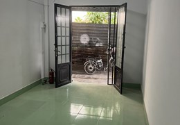 CHO THUÊ 5 CĂN NHÀ - HẺM 220 ĐƯỜNG CMT8 - NHÀ CÁCH MẶT TIỀN CMT8 KHOẢNG 150m - HẺM XÉO ĐƯỜNG TRẦN
