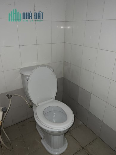 CHO THUÊ 5 CĂN NHÀ - HẺM 220 ĐƯỜNG CMT8 - NHÀ CÁCH MẶT TIỀN CMT8 KHOẢNG 150m - HẺM XÉO ĐƯỜNG TRẦN