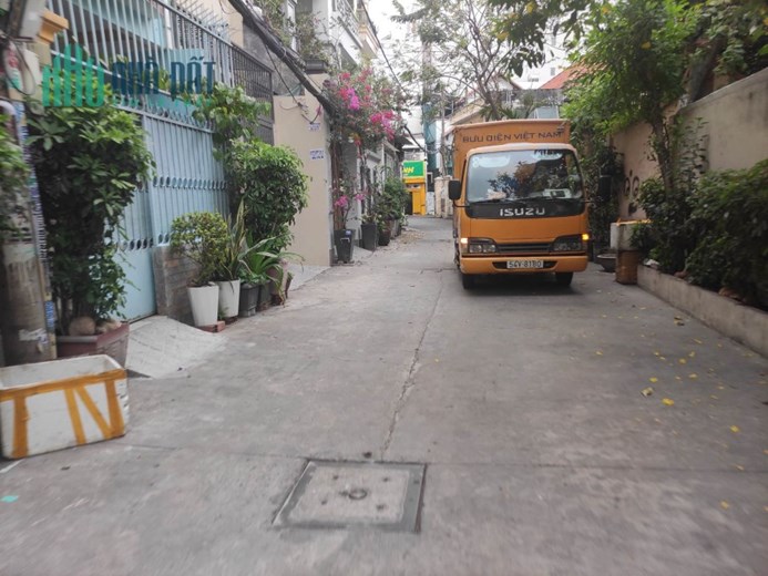 Bán nhà Hẻm xe hơi 215/ Nguyễn Xí Q. Bình Thạnh, 105m2, 3 Tầng 8PN, Ngang 6.6m