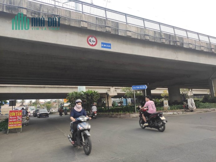 Bán nhà mặt tiền Phạm Văn Đồng, Q. Bình Thạnh, 83m2 (5.4m x 14.5m), Ngay cầu Bình Lợi