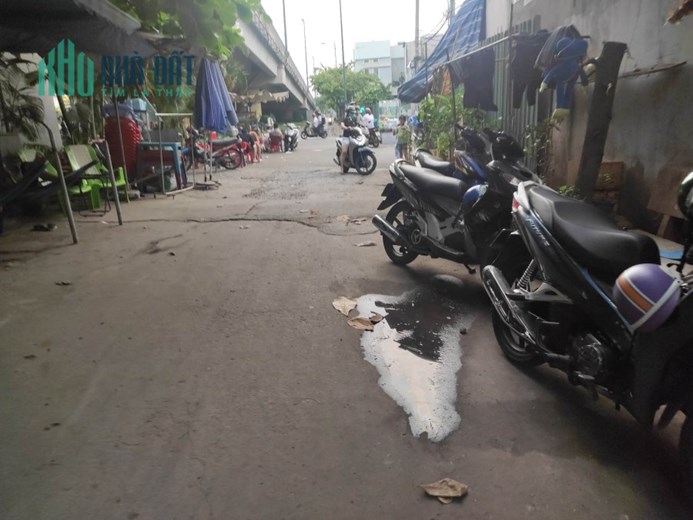 Bán nhà mặt tiền Phạm Văn Đồng, Q. Bình Thạnh, 83m2 (5.4m x 14.5m), Ngay cầu Bình Lợi