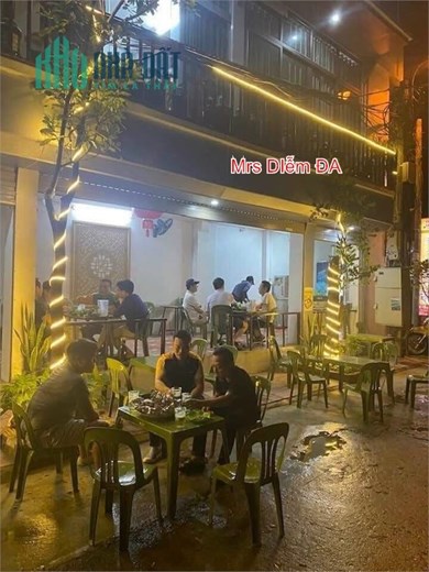 Chỉ 2.35 tỷ, kinh doanh. Cần bán ngôi nhà 3 tầng lô góc ngay ngã 5 Cầu Đuống, Yên Viên,