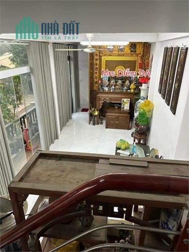 Chỉ 2.35 tỷ, kinh doanh. Cần bán ngôi nhà 3 tầng lô góc ngay ngã 5 Cầu Đuống, Yên Viên,
