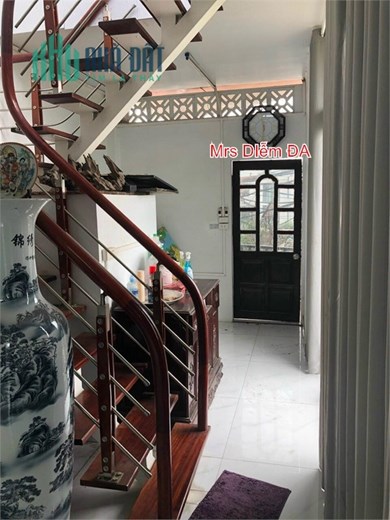 Chỉ 2.35 tỷ, kinh doanh. Cần bán ngôi nhà 3 tầng lô góc ngay ngã 5 Cầu Đuống, Yên Viên,