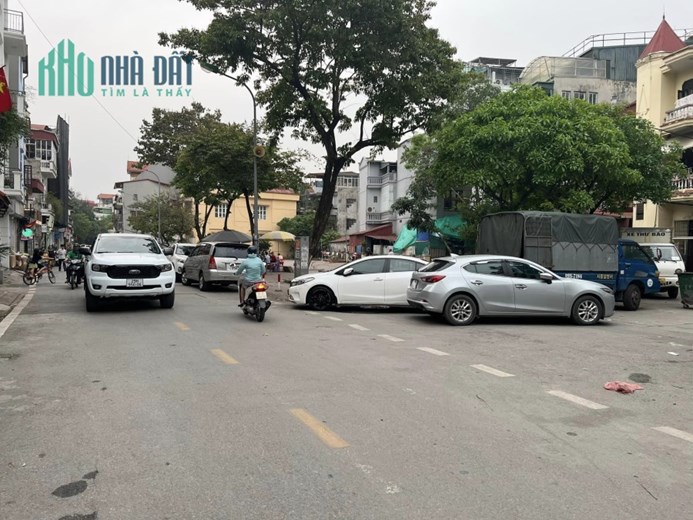 Hai THOÁNG, LÔ GÓC, Ngõ Ô TÔ, 4 tầng, 45m2, Nguyễn Văn Cừ. Long Biên, đủ NỘI THẤT