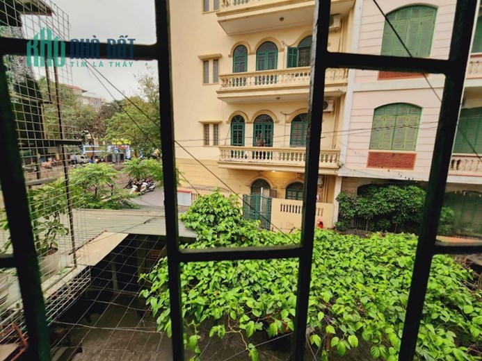 Bán nhà tập thể Nguyễn Ngọc Doãn, Đặng Văn Ngữ, Đống Đa tầng 2 diện tích 50m2 giá 1,75 tỷ.